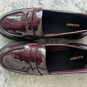 Old Navy Kids Burgundy Patent Loafers | Youth Size 4 | Glossy Dress Shoes